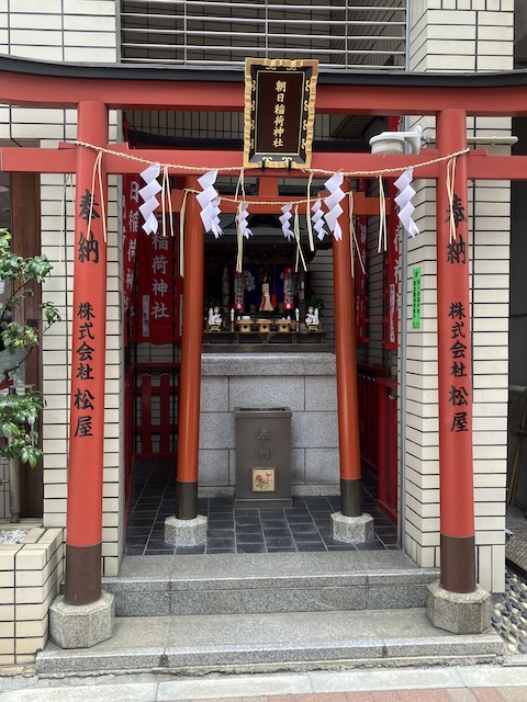 朝日稲荷神社の参拝所／銀座